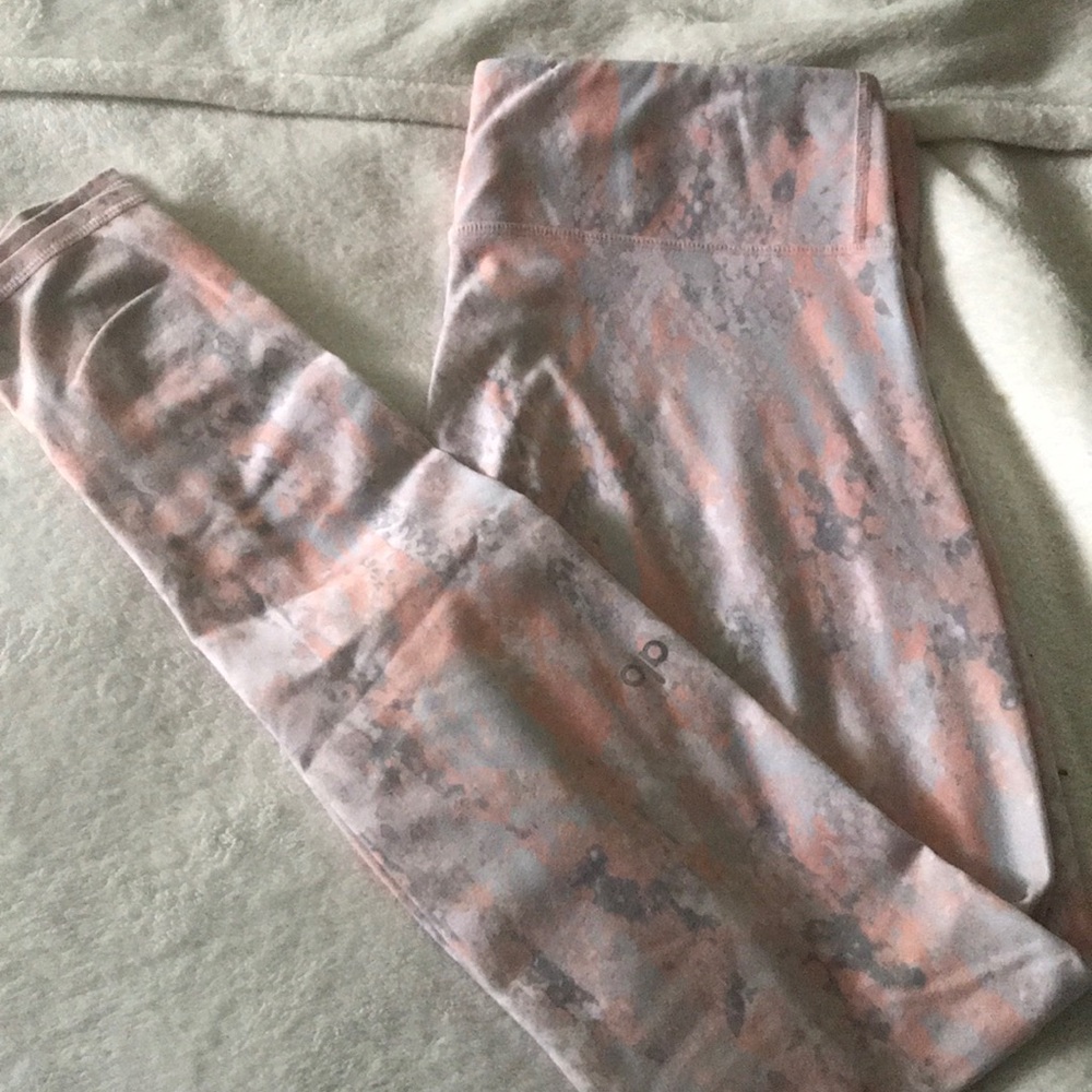 Size medium alo leggings